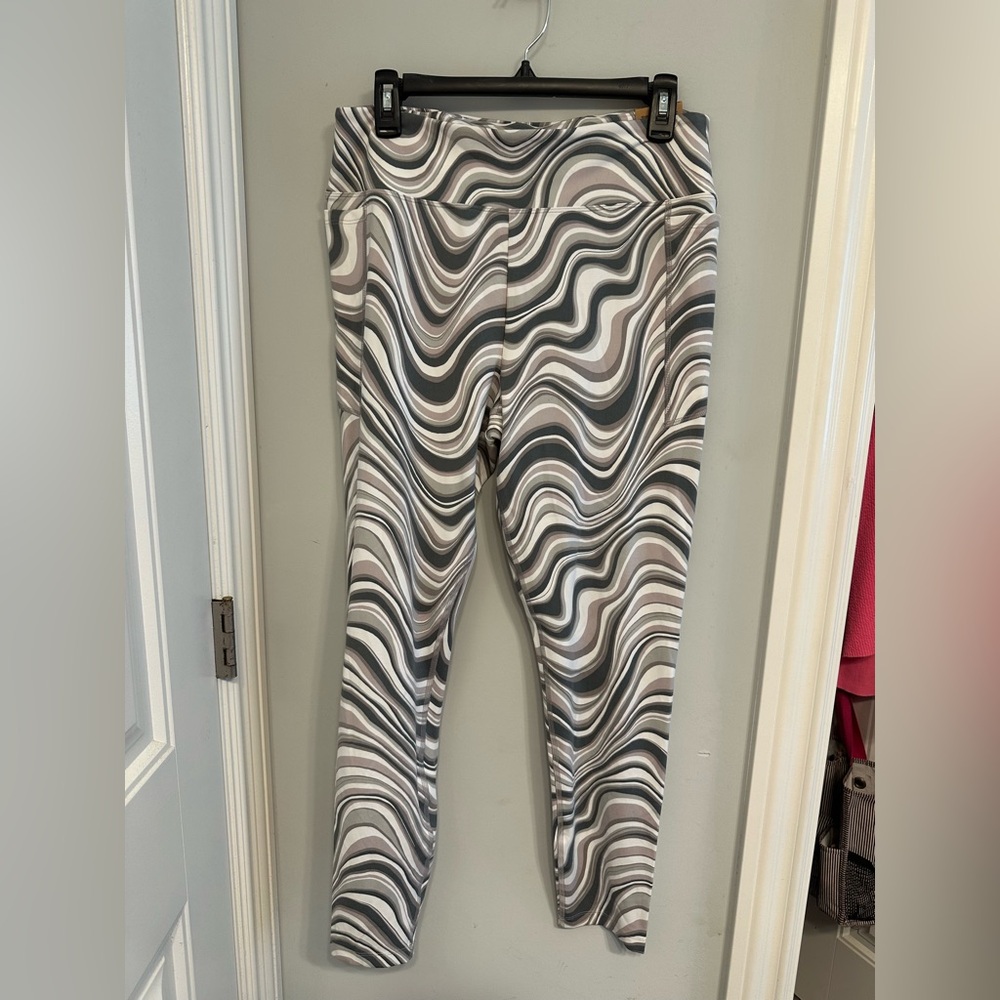 PINK Victoria's Secret Swirl Pattern Leggings - Black, Gray, White, beige